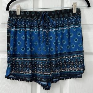 NWT Hollister shorts. Size large. Blue with black pattern. Adorable!